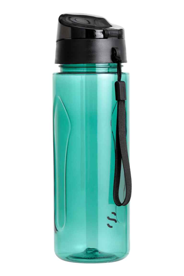 Water bottle with lid